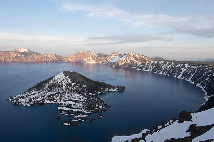 Hồ sâu nhất ở Hoa Kỳ là hồ Crater ở Oregon.