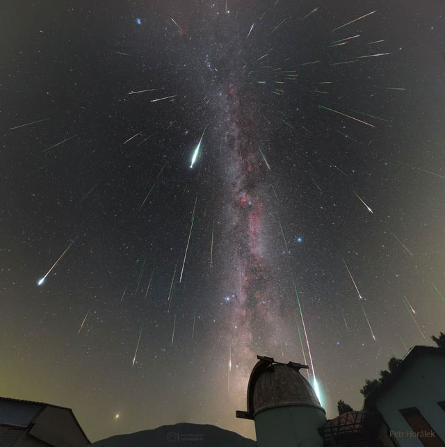 Mưa sao băng Perseids - (Ảnh: VIỆN VẬT LÝ OPAVA).