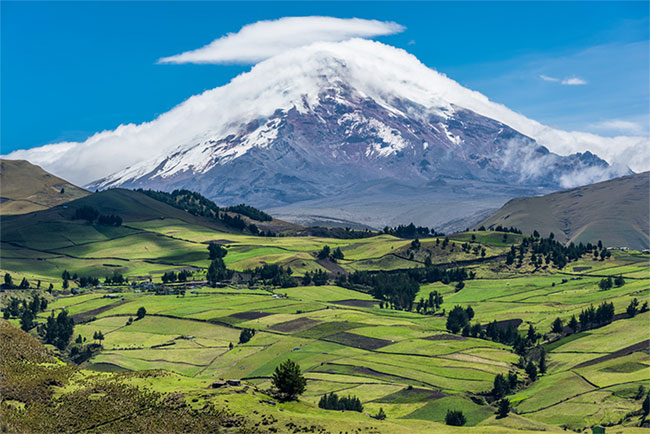 Núi Chimborazo cách tâm Trái đất khoảng 6.384,4km.