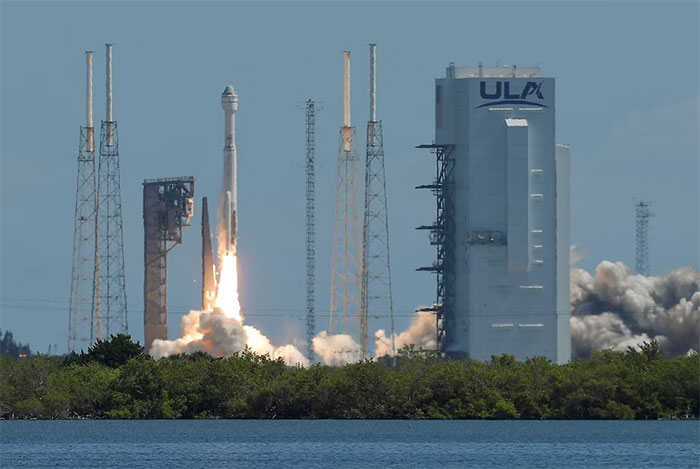 Tên lửa Atlas V phóng tàu vũ trụ Starliner-1 (CFT) của Boeing lên Trạm Vũ trụ Quốc tế ở Cape Canaveral, Florida, Mỹ vào ngày 5 tháng 6 năm 2024. (Ảnh: Reuters).